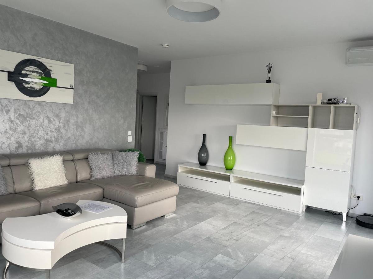 Luxury Westpark 2 Residence With Lake View Bucareste Exterior foto