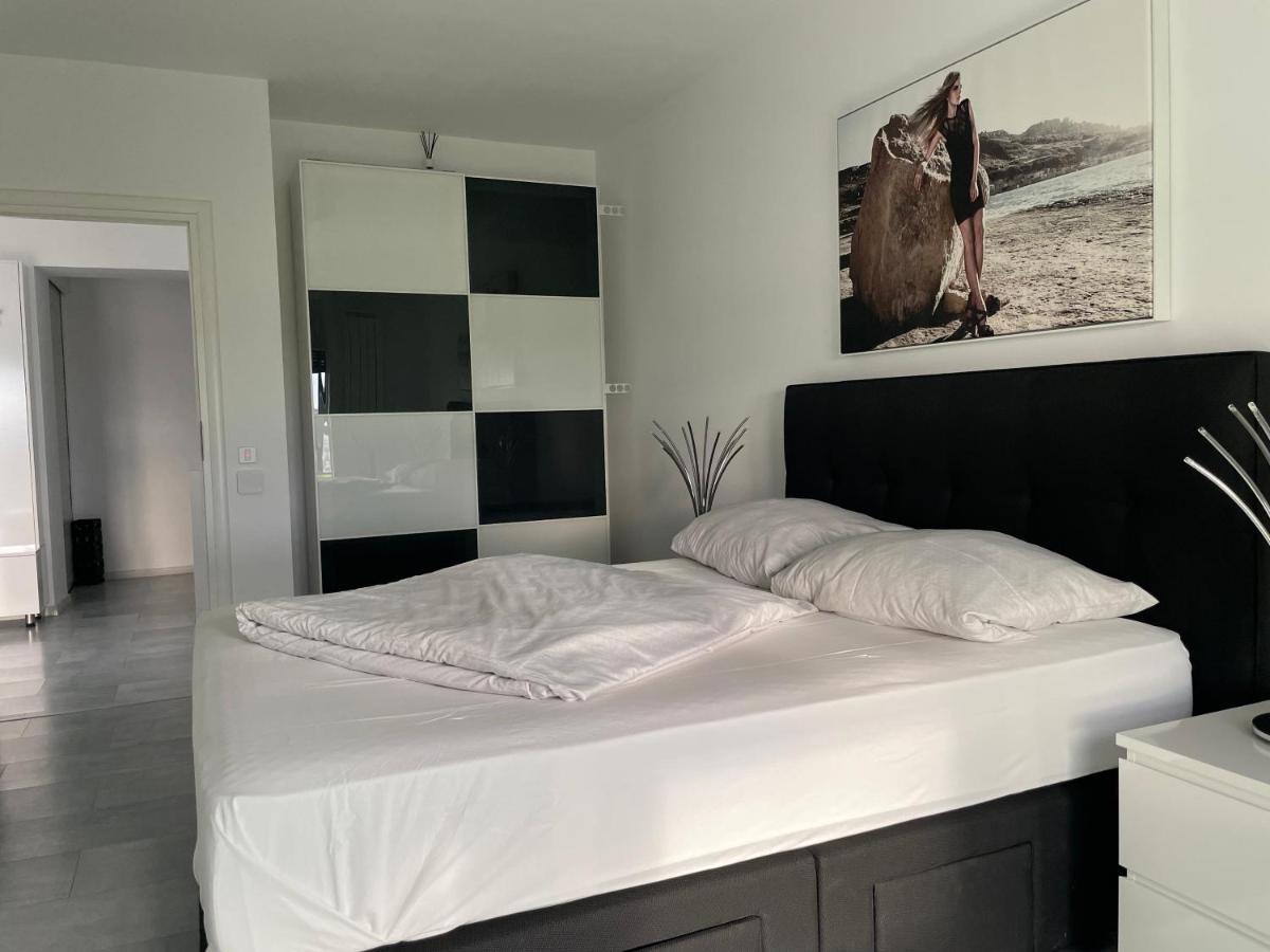 Luxury Westpark 2 Residence With Lake View Bucareste Exterior foto